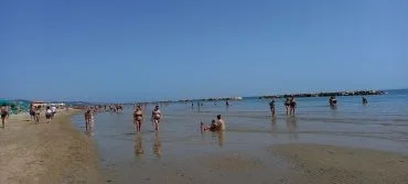BALNEAZIONE 2026, LA REGIONE APPROVA GLI INDIRIZZI PER LA NUOVA STAGIONE IN APERTURA IL 1° MAGGIO: QUALITÀ DELLE ACQUE E TUTELA DEI BAGNANTI