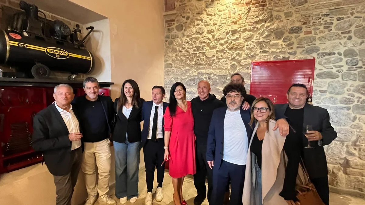 Ascoli Piceno - Il commercio si amplia: taglio del nastro per 2Emme Immobiliare