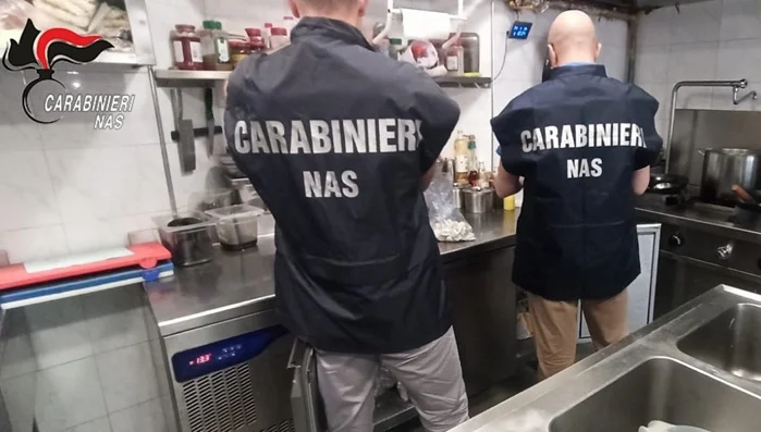 Violazioni alla sicurezza alimentare, sospesa una gastronomia