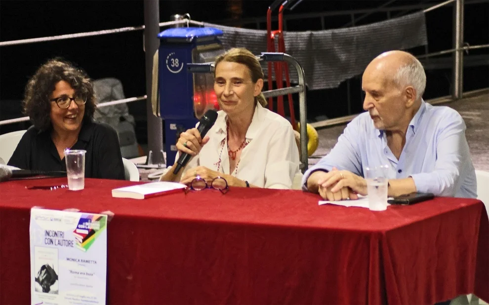 "Roma era Buia", la sceneggiatrice Monica Rametta conquista il pubblico al Circolo Nautico