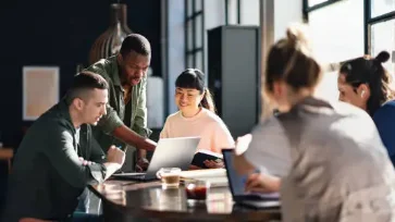 LE MARCHE PER I GIOVANI, AL VIA MISURE PER LA FORMAZIONE RIVOLTE A STUDENTI, GIOVANI E FIGURE QUALIFICATE