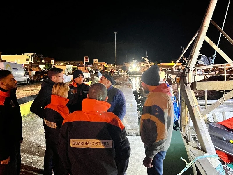 Peschereccio affonda a 6 miglia da San Benedetto del Tronto, salvati i tre pescatori