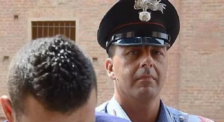 Picchia un carabiniere che vuole sedare la lite, arrestato