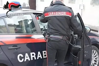 Ruba un iPhone in una palestra poi tenta il furto in un'azienda di infissi, denunciato 