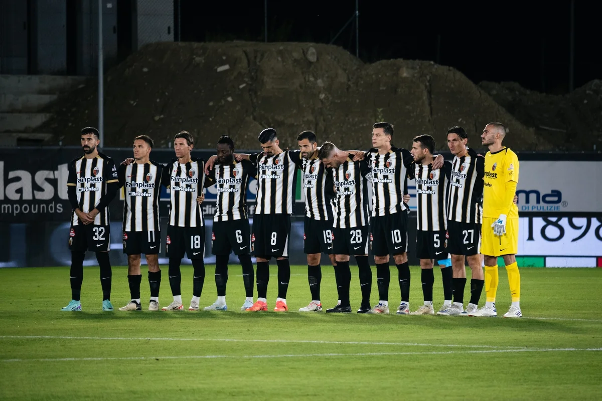 Ascoli Calcio - Picchio in crisi, al campo di allenamento confronto tra tifosi e calciatori
