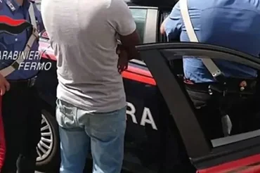 Trovato sotto casa della moglie nonostante il divieto di avvicinamento, arrestato 