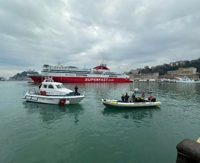 Sequestrati attrezzi da pesca e 1.400 chili di vongole