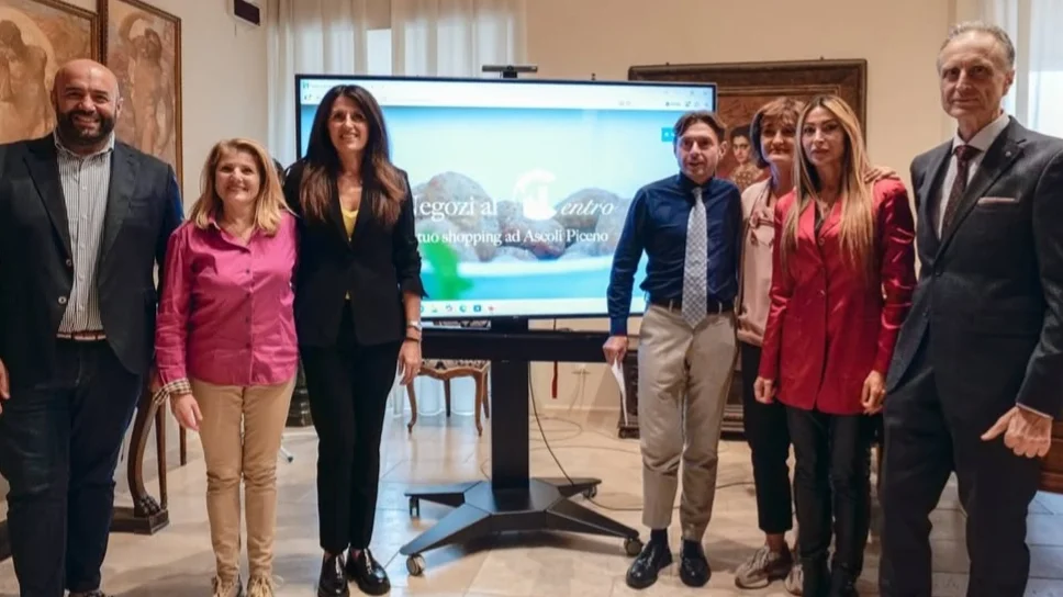 Ascoli Piceno - Ecco l'app per i negozi del centro storico, nuova tappa del "Cento commerciale naturale"
