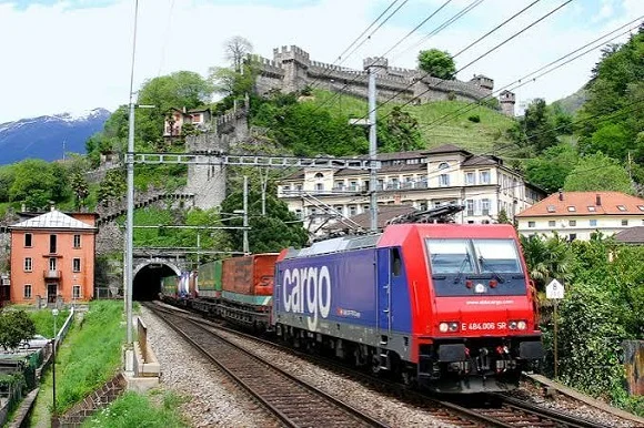 Ferrobonus, Ricci: “Presentato interrogazione UE. Governo Meloni taglia 80% dei fondi per le merci su rotaia e mente sulle risorse”