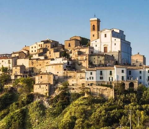 Uccide la nonna a martellate, arrestato il nipote 25enne 