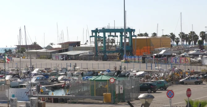 Intervento delle Forze dell'Ordine al Porto di San Benedetto del Tronto per Segnalazione di Pericolo.
