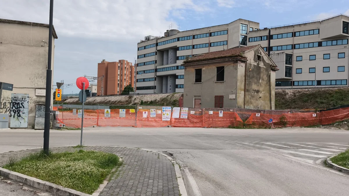 Ascoli Piceno - Amianto al Pennile di Sotto, terminato lo smaltimento: smontato l'hangar