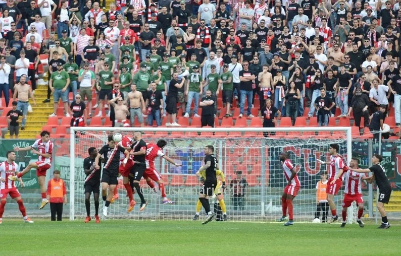 Ai nastri di partenza anche il girone F di serie D col solito dualismo tra marchigiane e abruzzesi