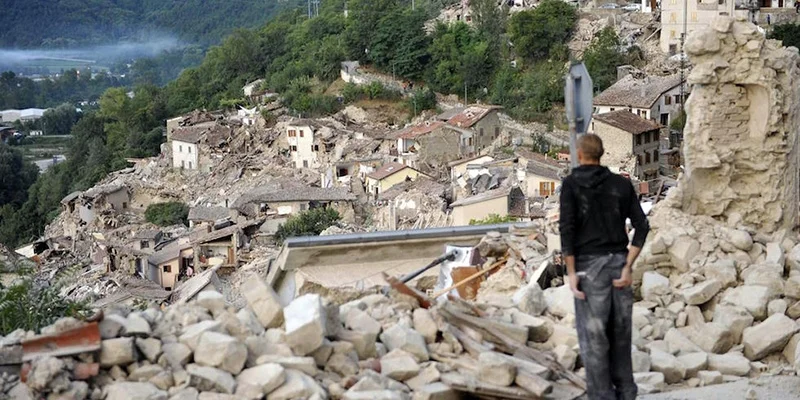 Ascoli Piceno - La terremotata di Arquata a Mattarella: "Non fateci tornare nel luogo dell'orrore"