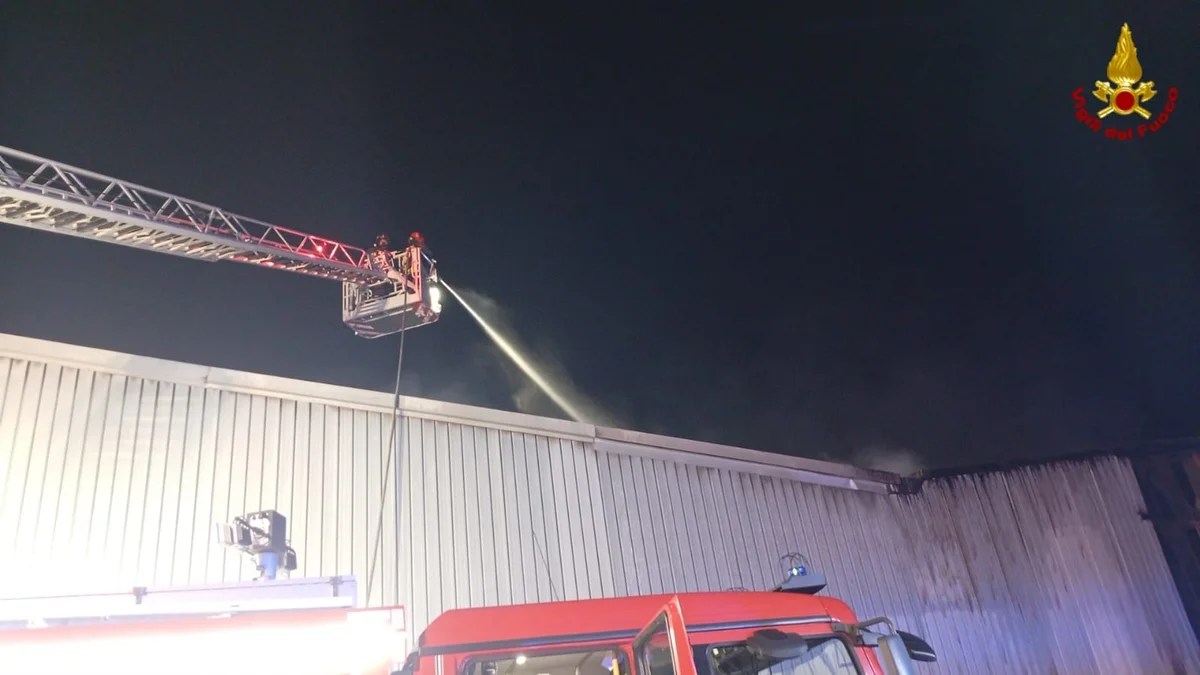 A fuoco una fonderia a Martinsicuro