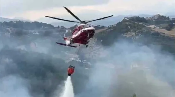 Incendi nel Teramano, ancora elicotteri in azione 