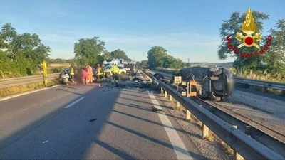 Tragico incidente fra due auto nel Maceratese, due morti e quattro feriti 