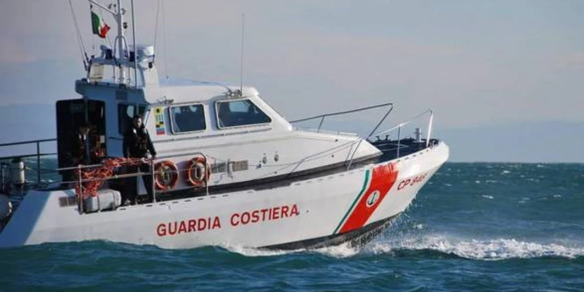 Barca in avaria al largo di Ancona, tutti i diportisti in salvo