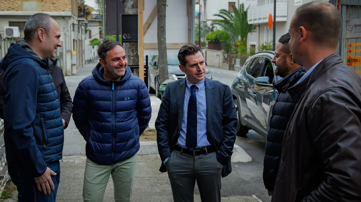 Ascoli Piceno - Via delle Zeppelle addobbata con la storia dell'Ascoli Calcio, c'è il progetto del Comune