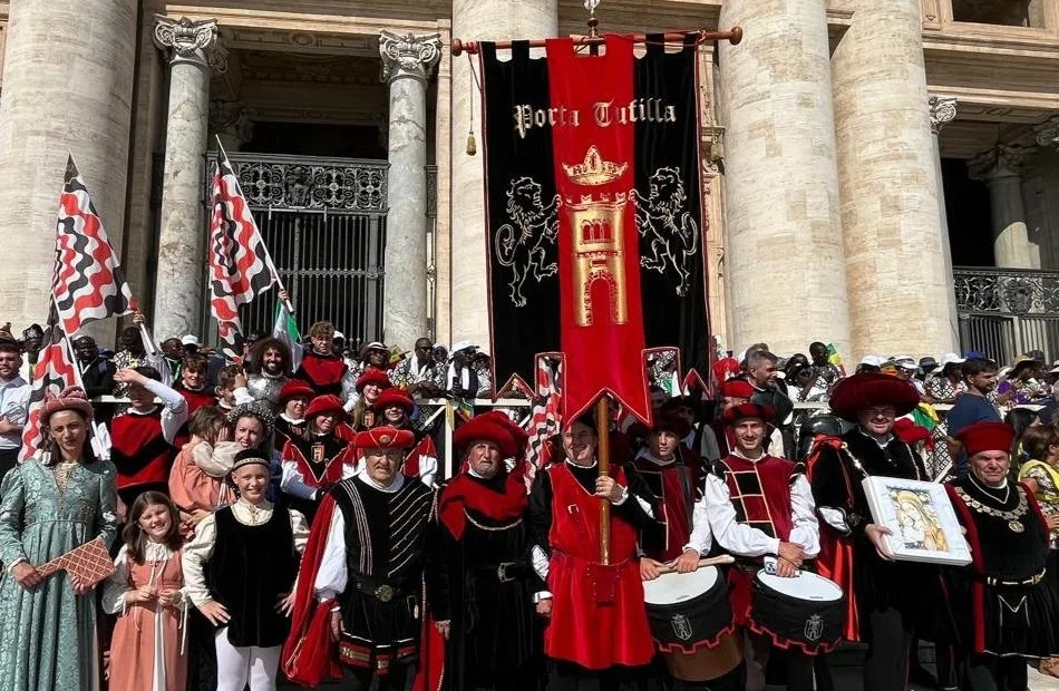 Ascoli Piceno - Il sestiere di Porta Tufilla all'udienza generale con papa Francesco